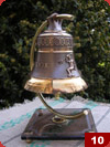 Dzwonek pamiatkowy z herbem Gdańska i Neptunem (śr. 10cm, wys. 10,5cm)