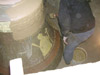 12b. Pokrycie napisów i ornamentów tworzących model fałszywy rzadką gliną zwaną gruntem